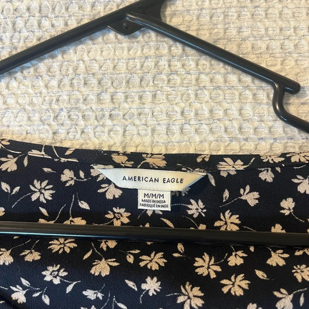 American Eagle Outfitters Black Floral Blouse - Picture 6 of 6